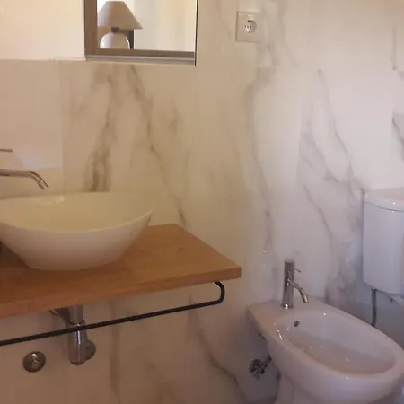 Charming House In With Shared Pool 포보아데란호소