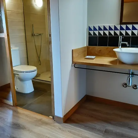 Charming House In With Shared Pool 포보아데란호소
