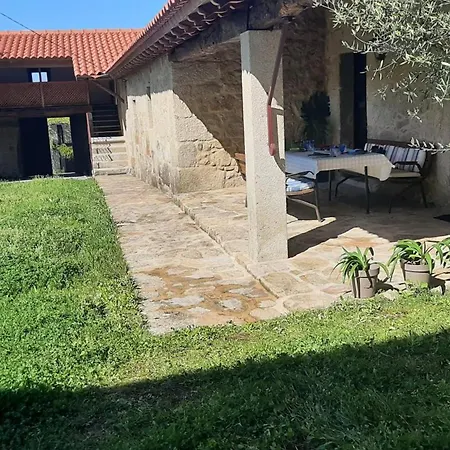 Charming House In With Shared Pool 포보아데란호소